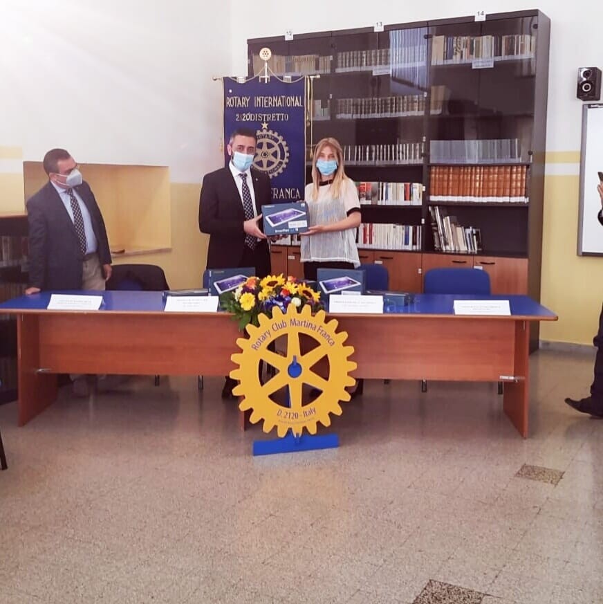 PROGETTO DISTRETTUALE USAID-ROTARY FOUNDATION: CONSEGNA DEI TABLET ALL’I.C. “A.R. CHIARELLI”